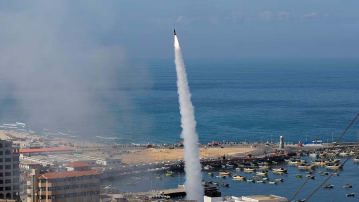 গাজায় ইসরায়েলের বিমান হামলা, নেতানিয়াহু বললেন ‘যুদ্ধে আছি’